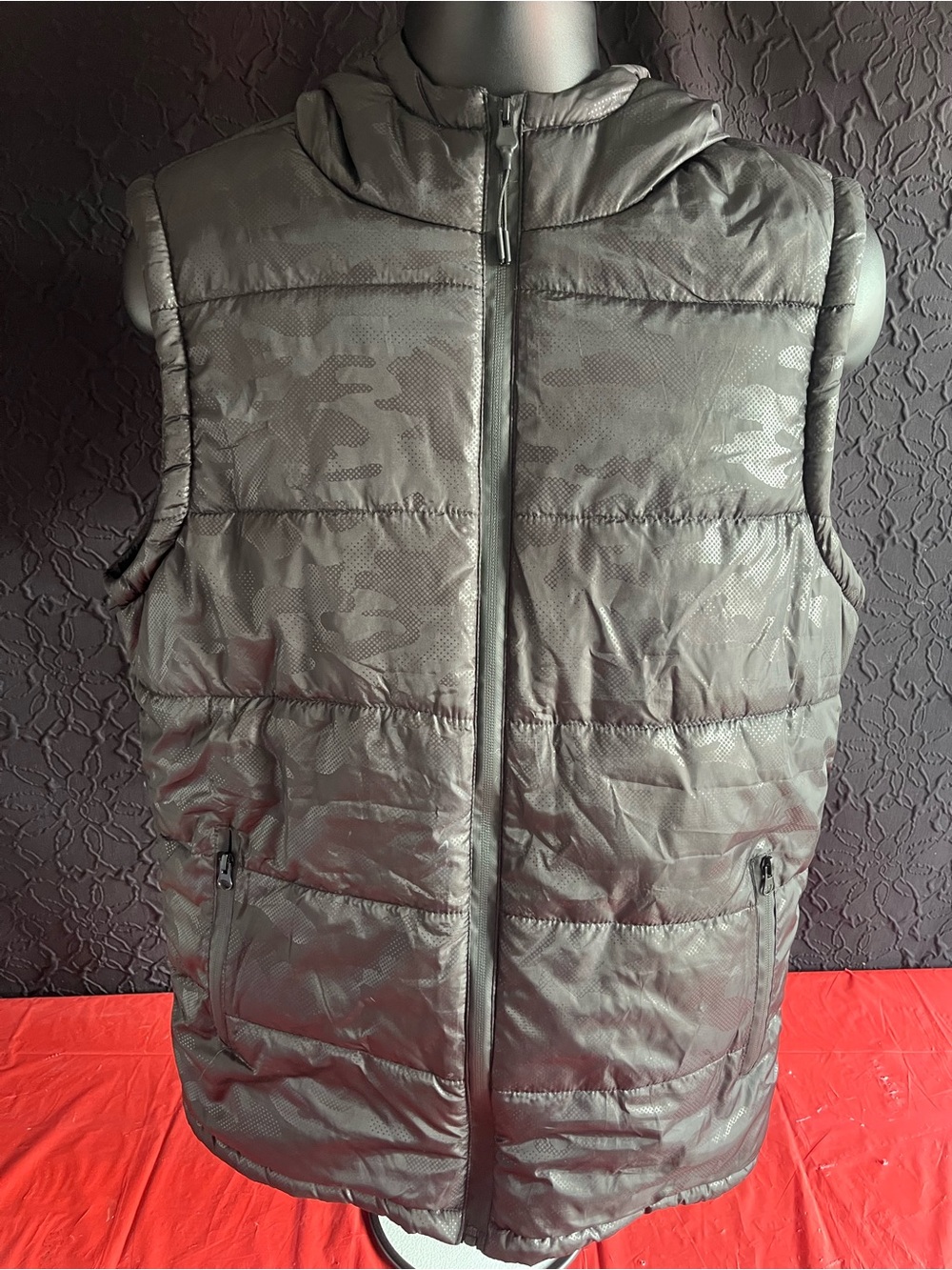 Men's Sleeveless Puffer Vest in Charcoal Camo